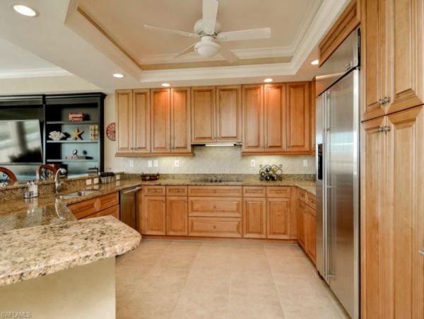 Naples Vacation Condo Three Bedrooms Walk to Beach Sleeps 6