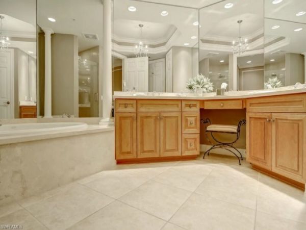 Naples Vacation Condo Three Bedrooms Walk to Beach Sleeps 6
