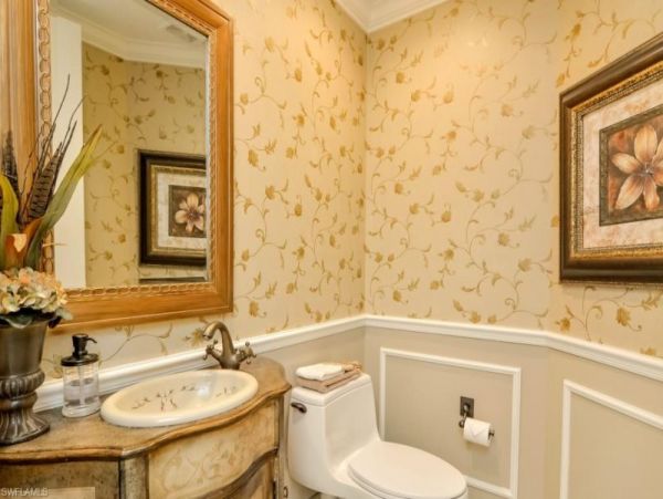 Naples Vacation Condo Three Bedrooms Walk to Beach Sleeps 6