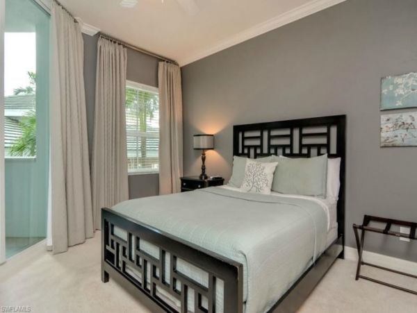 Naples Vacation Condo Three Bedrooms Walk to Beach Sleeps 6