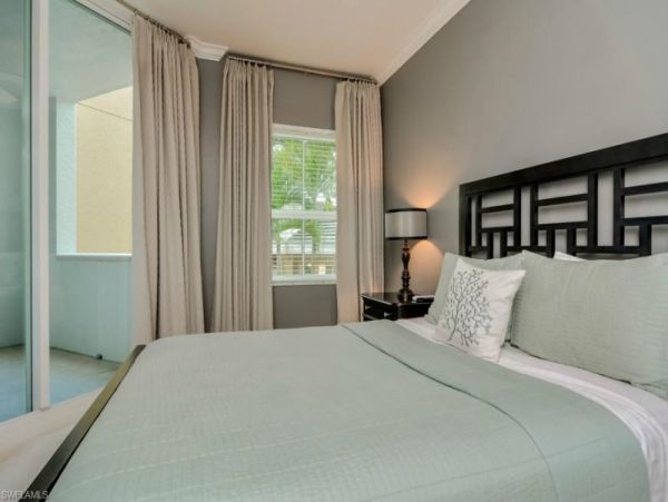 Naples Vacation Condo Three Bedrooms Walk to Beach Sleeps 6