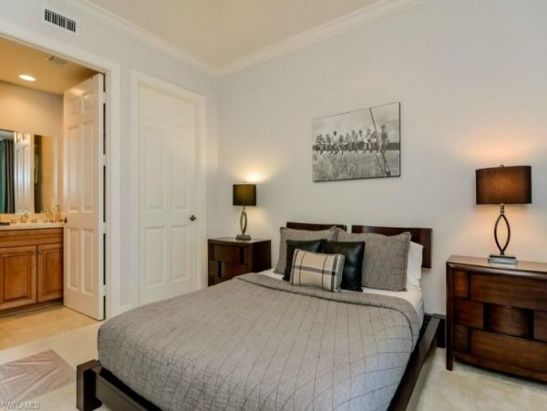 Naples Vacation Condo Three Bedrooms Walk to Beach Sleeps 6