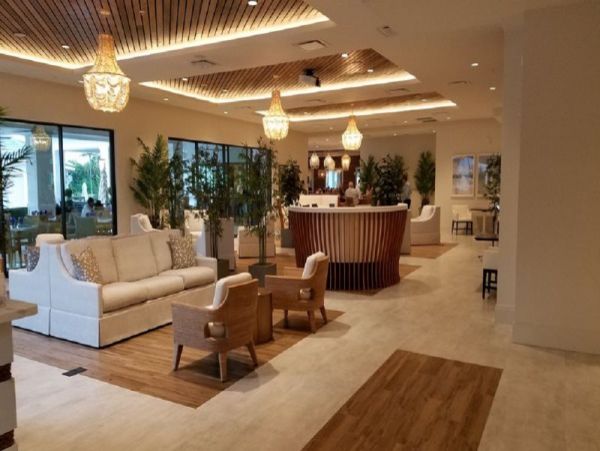 Naples Vacation Condo Three Bedrooms Walk to Beach Sleeps 6