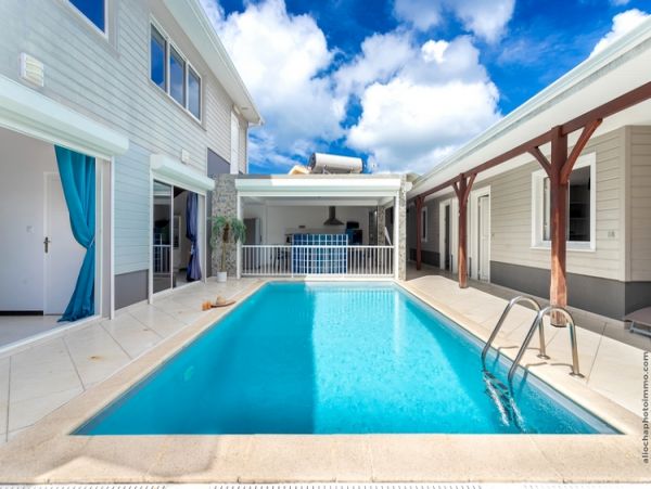 Martinique Home 960924