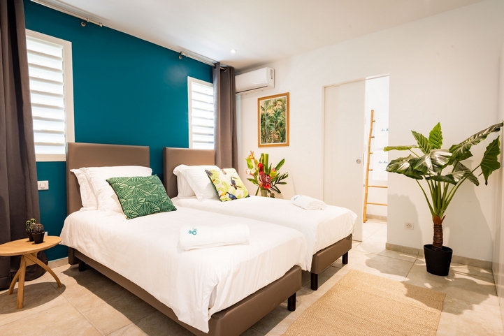 Martinique Home 960926