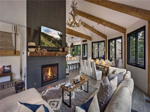 Four Bedroom Vacation Rental Home with Mountain View in Vail