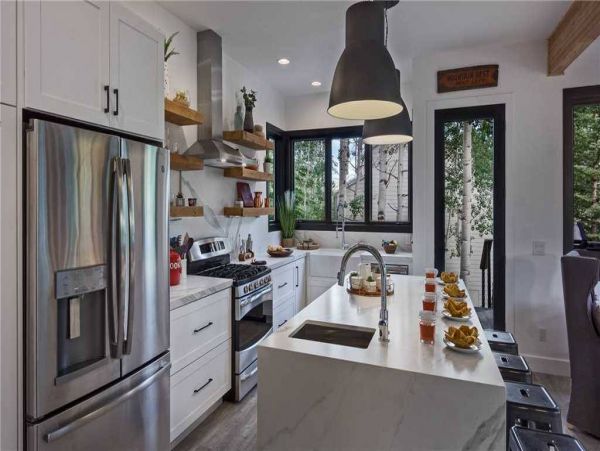 Four Bedroom Vacation Rental Home with Mountain View in Vail