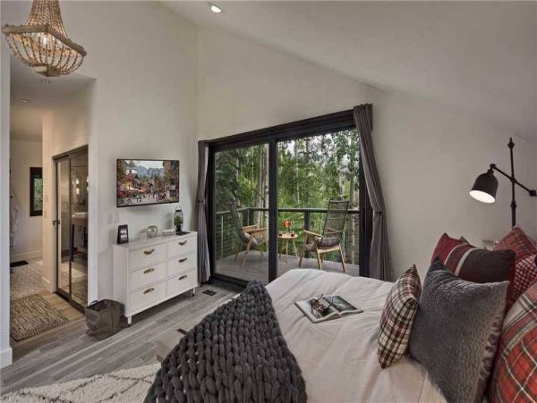 Four Bedroom Vacation Rental Home with Mountain View in Vail