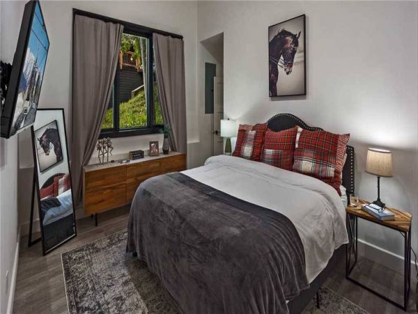 Four Bedroom Vacation Rental Home with Mountain View in Vail