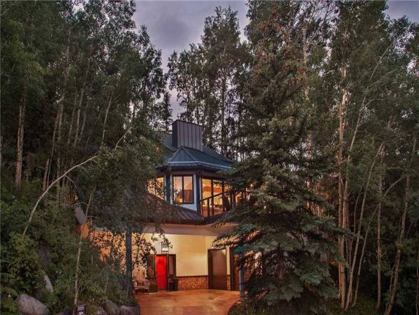 Four Bedroom Vacation Rental Home with Mountain View in Vail