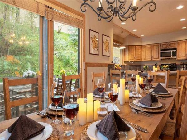 VAIL TOWNHOME SLEEPS 13