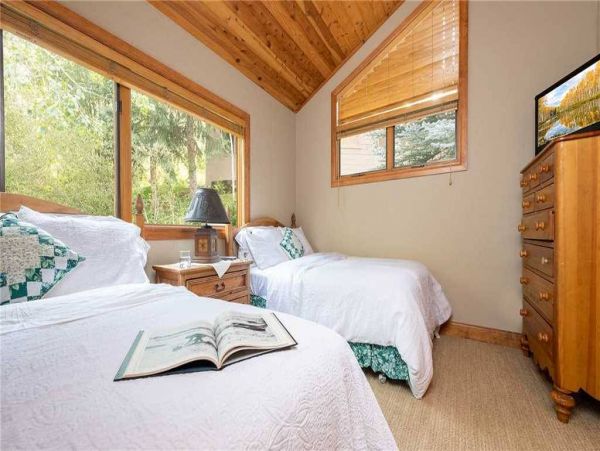 VAIL TOWNHOME SLEEPS 13