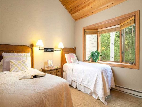 VAIL TOWNHOME SLEEPS 13
