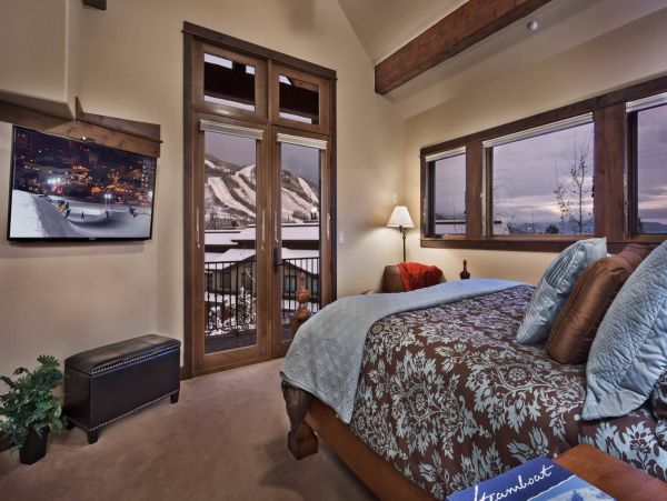 Steamboat Springs 6 Bedroom Home Ski Shuttle