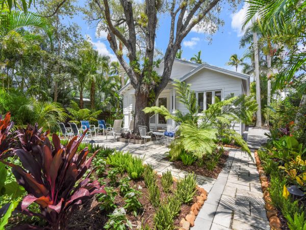 Short Walk to Beach Naples Vacation Home Four Bedroom