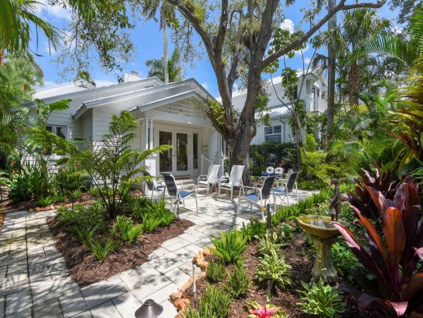 Short Walk to Beach Naples Vacation Home Four Bedroom