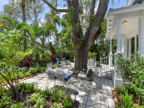 Short Walk to Beach Naples Vacation Home Four Bedroom