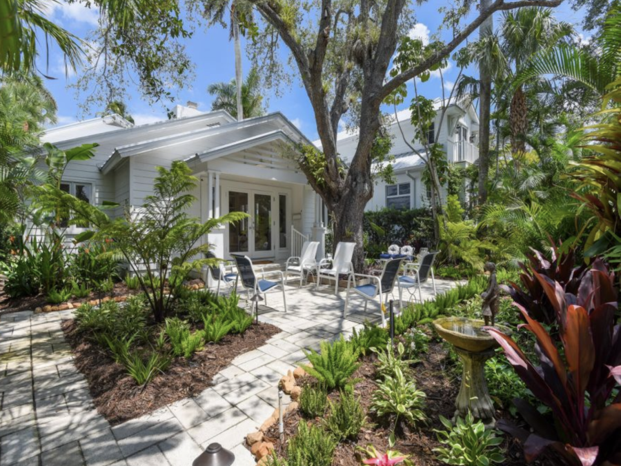 Short Walk to Beach Naples Vacation Home Four Bedroom Stroll To beach