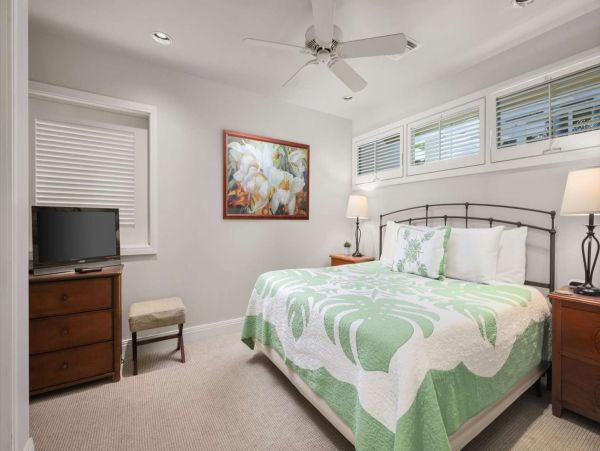 Luxury Kona Vacation Rental  Four Bedroom Vacation Home with Pool & Bay Views