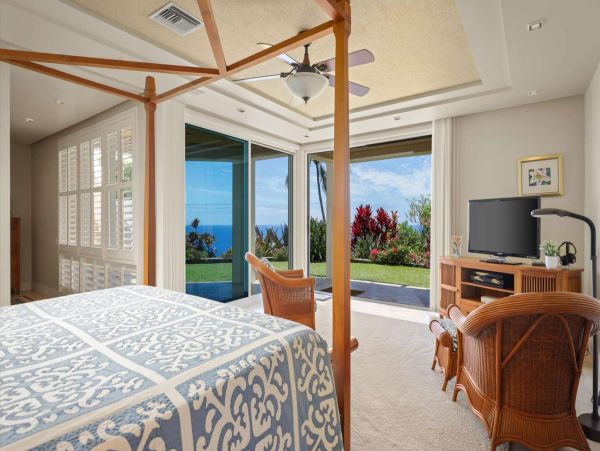 Luxury Kona Vacation Rental  Four Bedroom Vacation Home with Pool & Bay Views