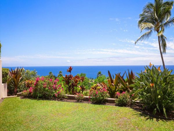 Luxury Kona Vacation Rental  Four Bedroom Vacation Home with Pool & Bay Views