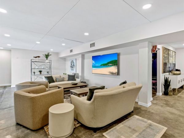 Magical Beachfront 6 Bedroom Mansion