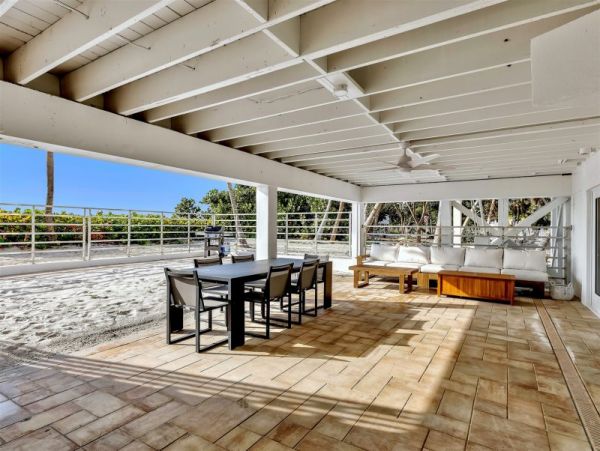Magical Beachfront 6 Bedroom Mansion