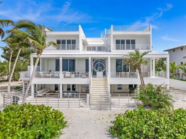 Magical Beachfront 6 Bedroom Mansion