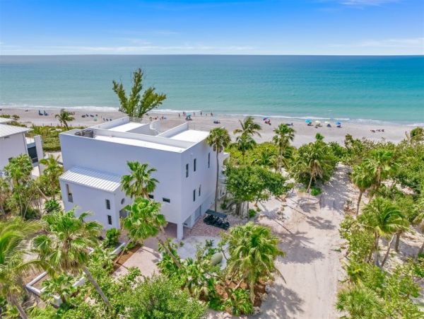 Magical Beachfront 6 Bedroom Mansion