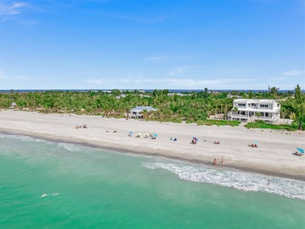 Magical Beachfront 6 Bedroom Mansion