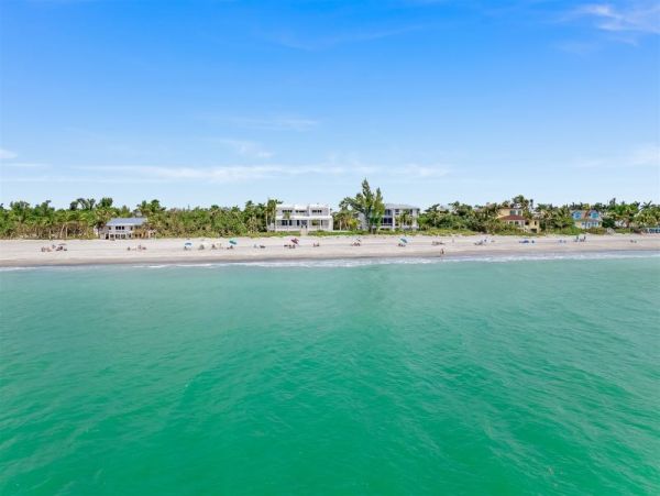 Magical Beachfront 6 Bedroom Mansion