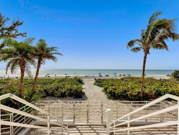 Magical Beachfront 6 Bedroom Mansion