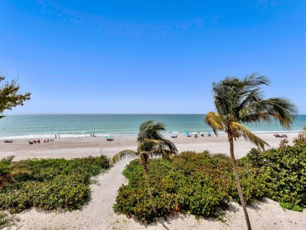 Magical Beachfront 6 Bedroom Mansion