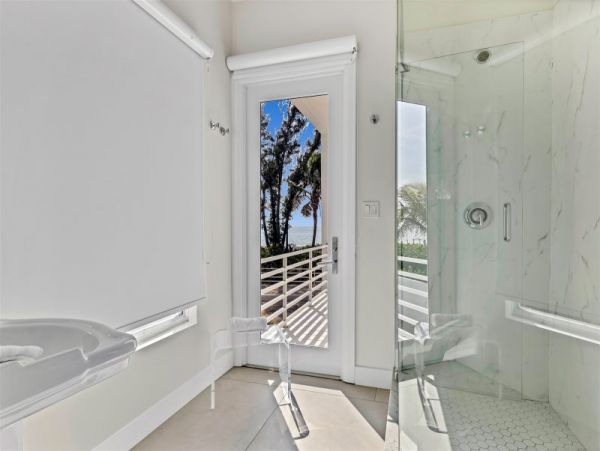 Magical Beachfront 6 Bedroom Mansion