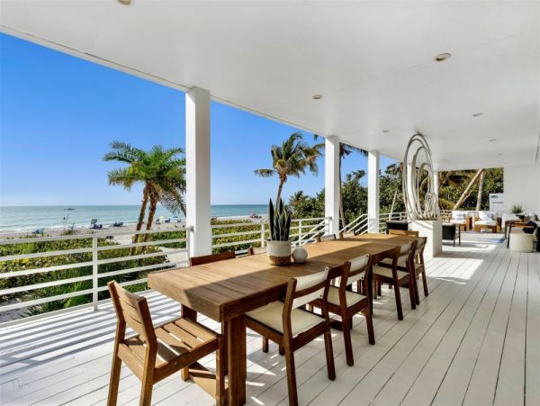 Magical Beachfront 6 Bedroom Mansion