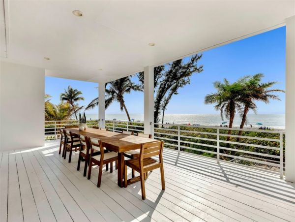 Magical Beachfront 6 Bedroom Mansion