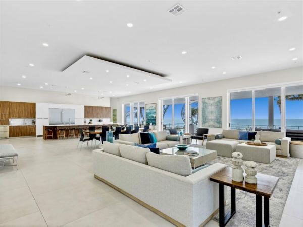 Magical Beachfront 6 Bedroom Mansion