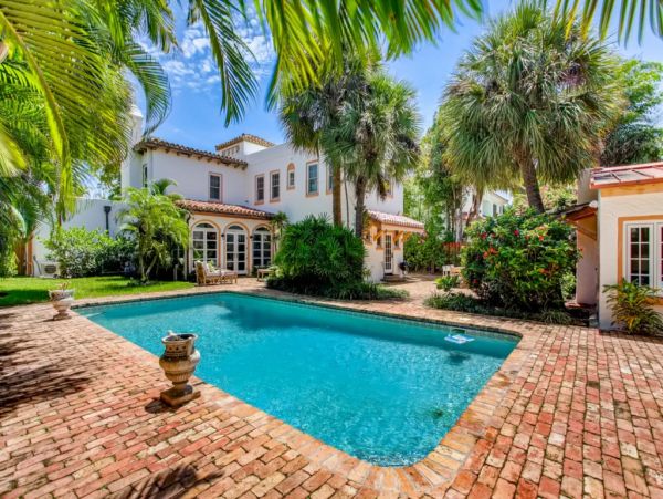 West Palm Beach Four Bedroom Vacation Home with Private Pool