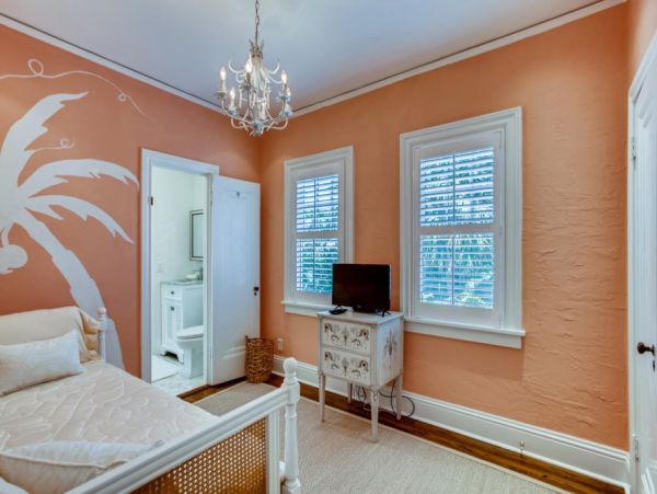 West Palm Beach Four Bedroom Vacation Home with Private Pool