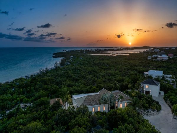 Luxury Taylor Bay Beach Villa Rental - Providenciales Vacation Home