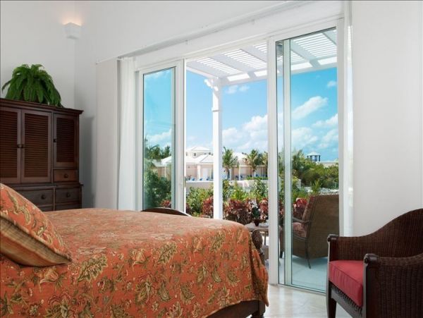 Beautiful Home in Quiet Neighbourhood North of Grace Bay