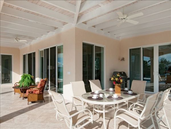 Beautiful Home in Quiet Neighbourhood North of Grace Bay