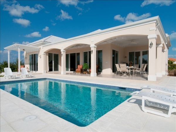 Beautiful Home in Quiet Neighbourhood North of Grace Bay