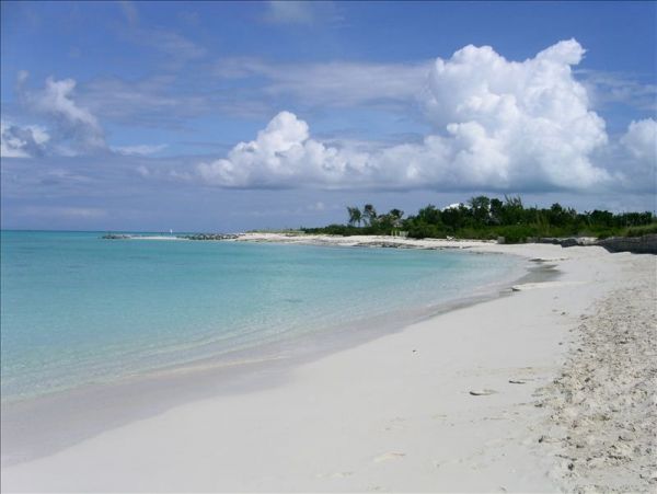 Beautiful Home in Quiet Neighbourhood North of Grace Bay