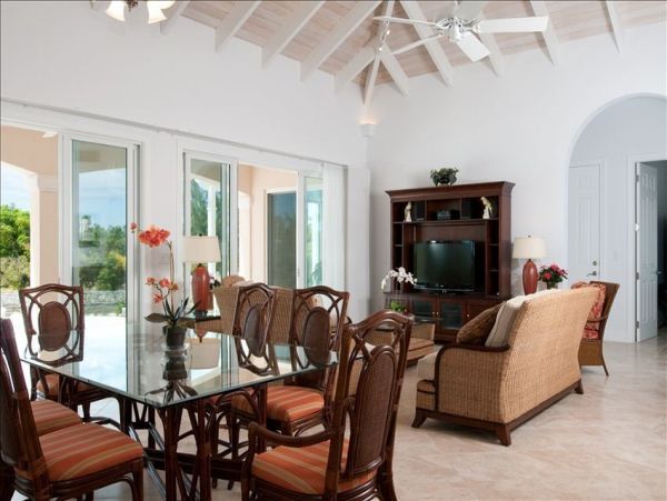 Beautiful Home in Quiet Neighbourhood North of Grace Bay