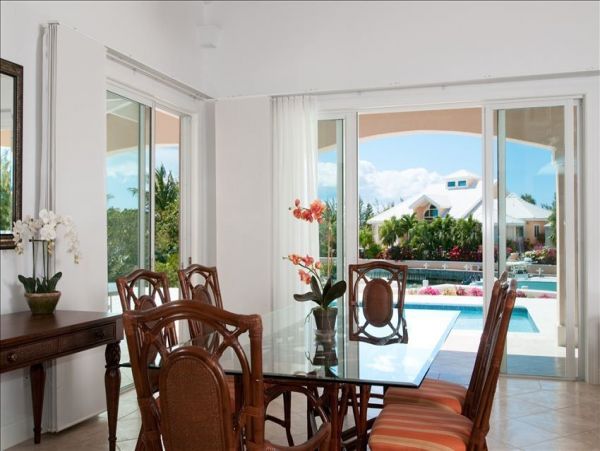 Beautiful Home in Quiet Neighbourhood North of Grace Bay