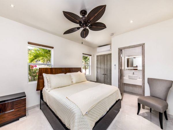 Turks & Caicos 4 Bedroom Vacation Villas Private Pool & View