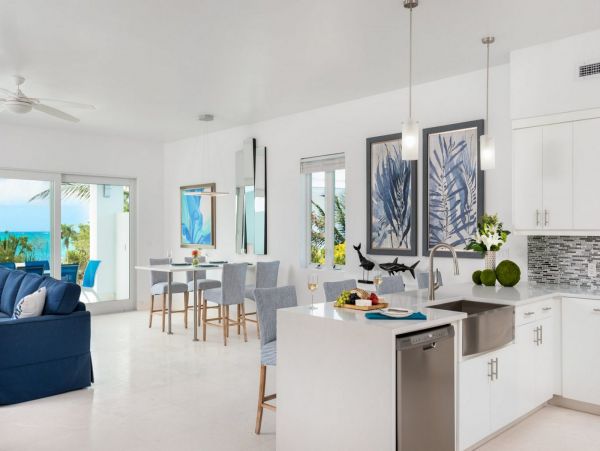 On Beach Turks and Caicos Vacation Luxury Home with Pool