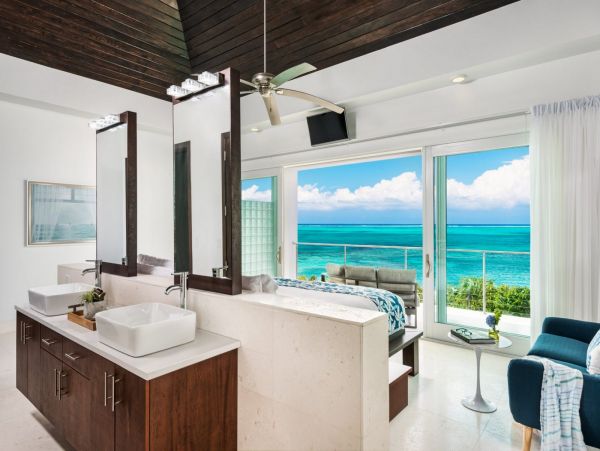 On Beach Turks and Caicos Vacation Luxury Home with Pool