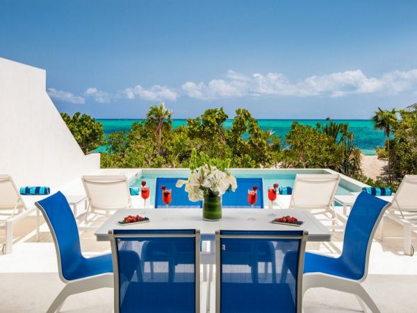 On Beach Turks and Caicos Vacation Luxury Home with Pool